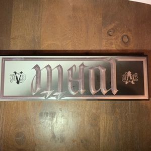 Kat Von D metal matte eyeshadow palette